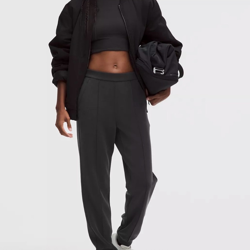 lululemon athletica Softstreme High-Rise Classic-Fit Jogger in Black - Picture 2 of 4